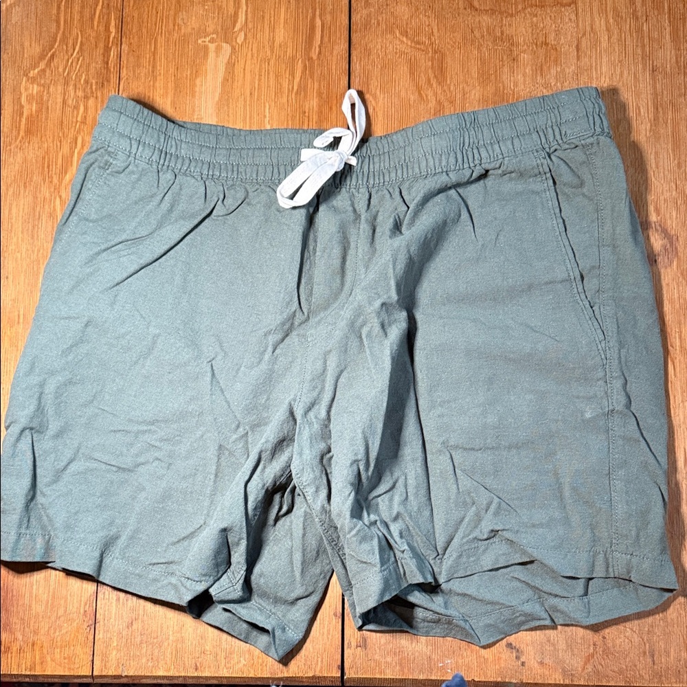 No Boundaries Green Flat Front Men Shorts